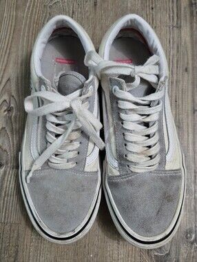 Casual Low-Top Lace-Up Sneakers in Gray and White